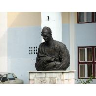Statuia Lucian Blaga